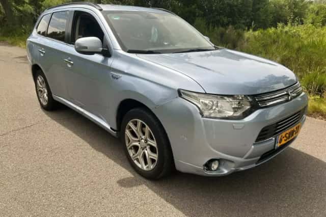 Mitsubishi Outlander (2013) thumbnail 5