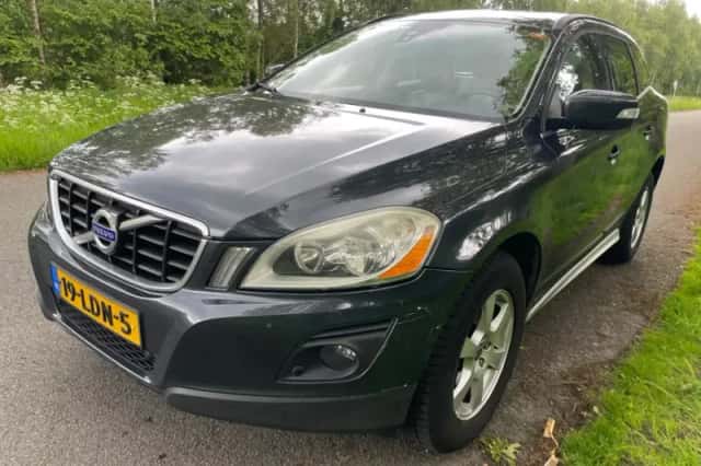 Volvo XC60 (2010) thumbnail 2