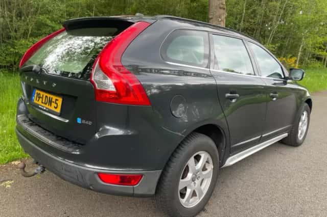 Volvo XC60 (2010) thumbnail 3