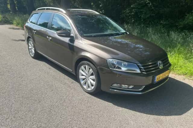 Volkswagen Passat (2012) thumbnail 1