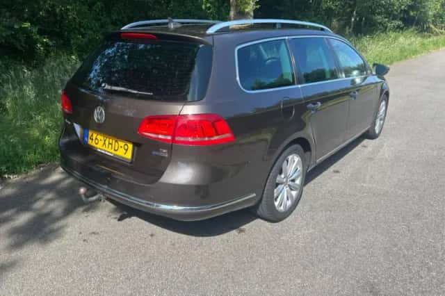 Volkswagen Passat (2012) thumbnail 2
