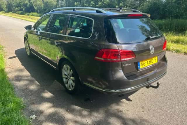 Volkswagen Passat (2012) thumbnail 3