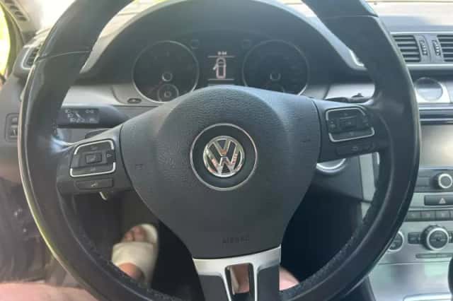 Volkswagen Passat (2012) thumbnail 6