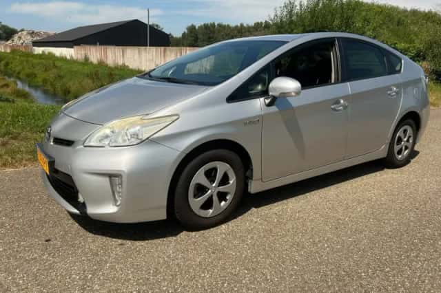 Toyota Prius (2012) thumbnail 2