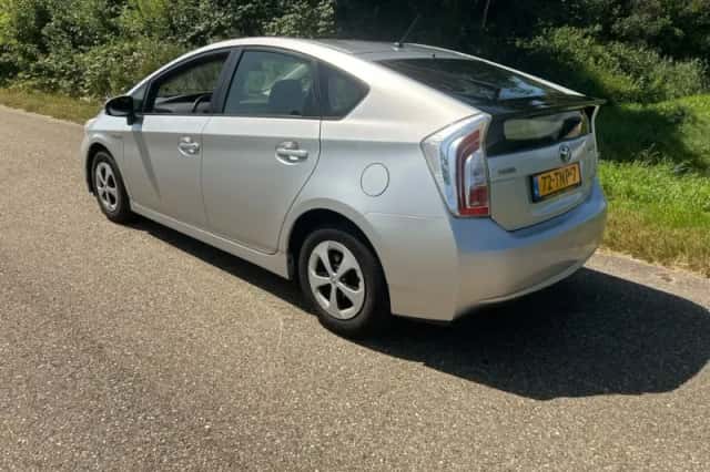 Toyota Prius (2012) thumbnail 3