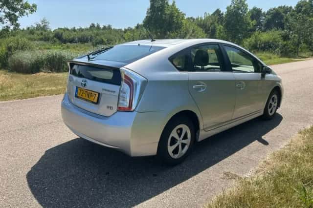 Toyota Prius (2012) thumbnail 4