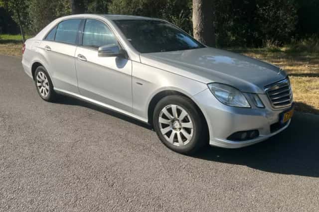 Mercedes-Benz E-Klasse (2010) thumbnail 1
