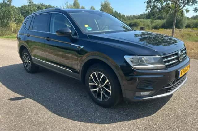 Volkswagen Tiguan (2021) thumbnail 2