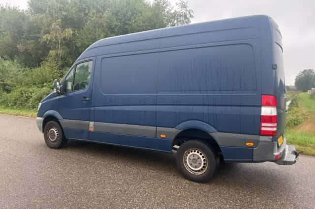 Mercedes-Benz Sprinter (2010) thumbnail 3
