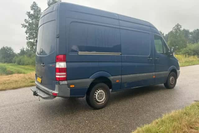 Mercedes-Benz Sprinter (2010) thumbnail 4