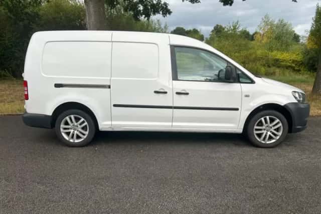 Volkswagen Caddy (2012) thumbnail 3