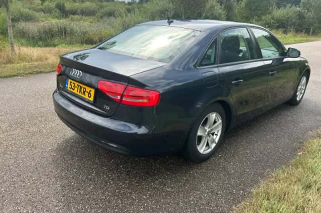Audi A4 (2012) thumbnail 4