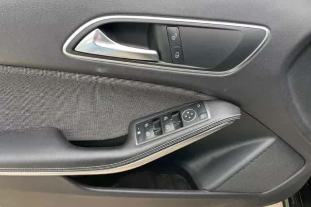 Mercedes-Benz A-Klasse (2016) thumbnail 6
