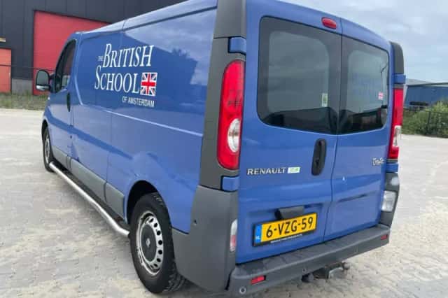 Renault Trafic (2012) thumbnail 3