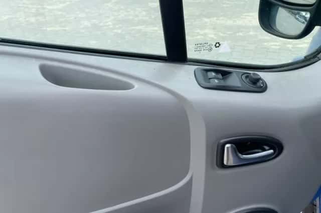 Renault Trafic (2012) thumbnail 5
