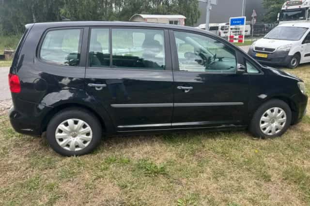 Volkswagen Touran (2010) thumbnail 3