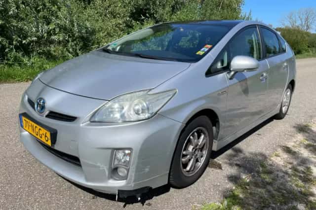 Toyota Prius (2010) thumbnail 2