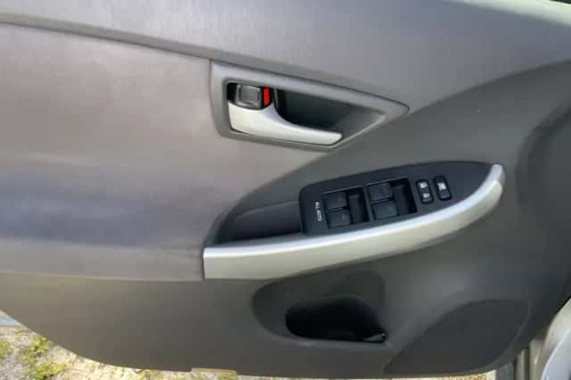 Toyota Prius (2010) thumbnail 5