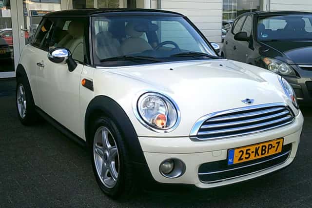 MINI Cooper (2009) thumbnail 2