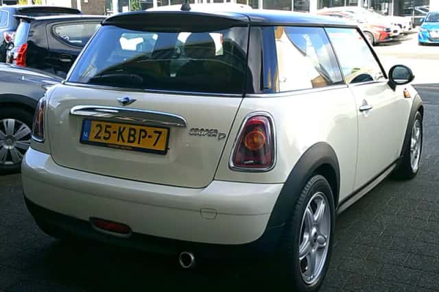 MINI Cooper (2009) thumbnail 3