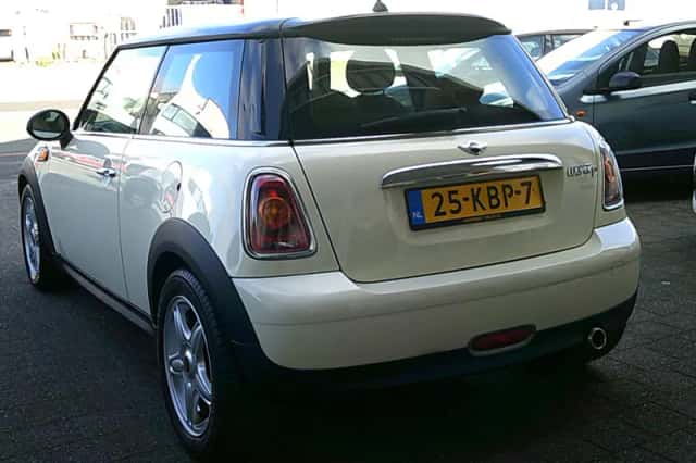 MINI Cooper (2009) thumbnail 4