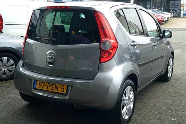 Opel Agila (2011) thumbnail 3