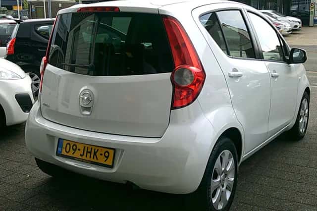 Opel Agila (2009) thumbnail 3