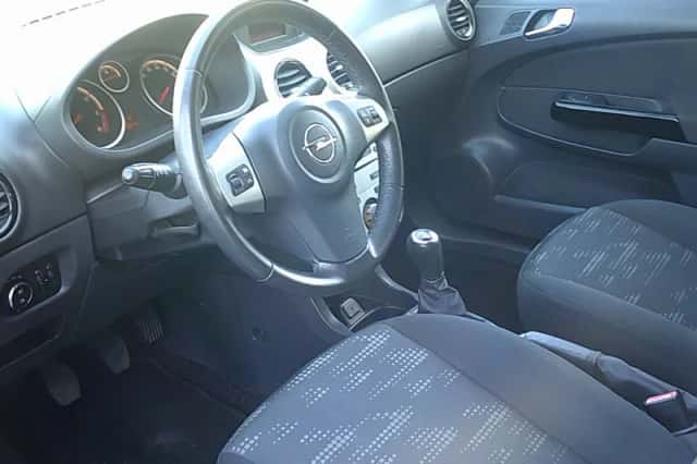 Opel Corsa (2011) thumbnail 5