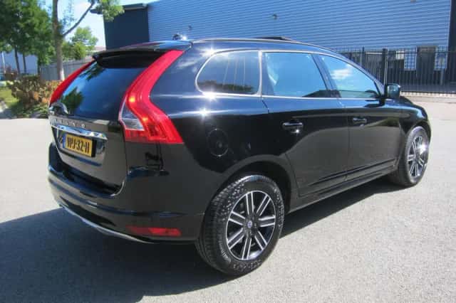 Volvo XC60 (2017) thumbnail 4