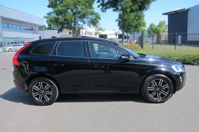 Volvo XC60 (2017) thumbnail 5