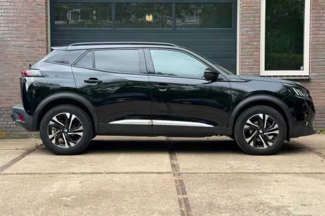 Peugeot 2008 (2021) thumbnail 4