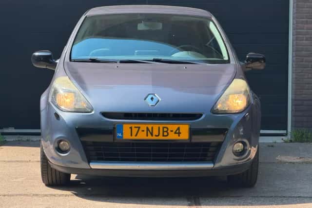 Renault Clio (2010) thumbnail 2