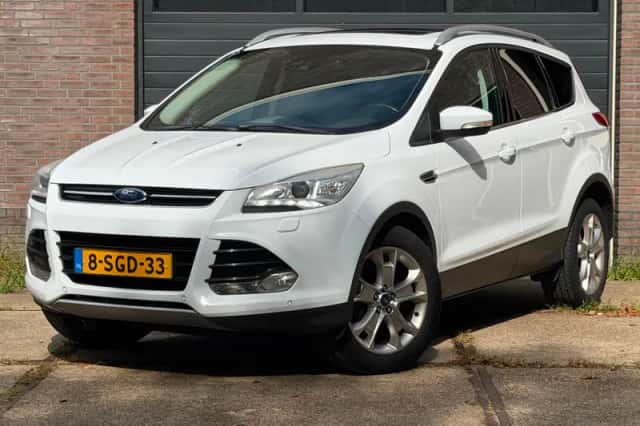 Ford Kuga (2013) thumbnail 1