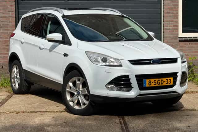 Ford Kuga (2013) thumbnail 3