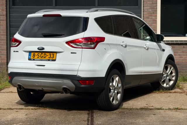 Ford Kuga (2013) thumbnail 5
