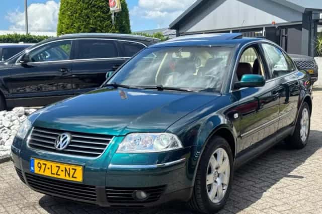 Volkswagen Passat (2003) thumbnail 1