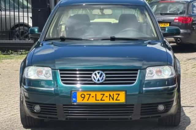 Volkswagen Passat (2003) thumbnail 2