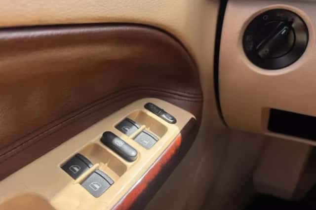 Volkswagen Passat (2003) thumbnail 16