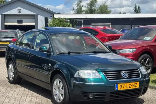 Volkswagen Passat (2003) thumbnail 3
