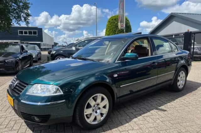 Volkswagen Passat (2003) thumbnail 4