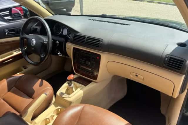 Volkswagen Passat (2003) thumbnail 9