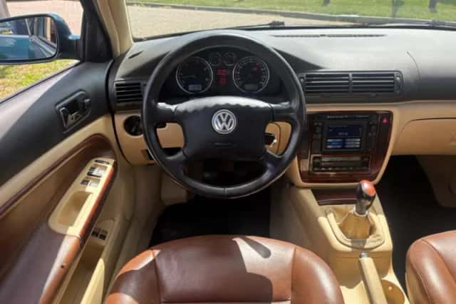 Volkswagen Passat (2003) thumbnail 10