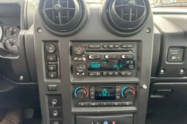 Hummer H2 (2005) thumbnail 18