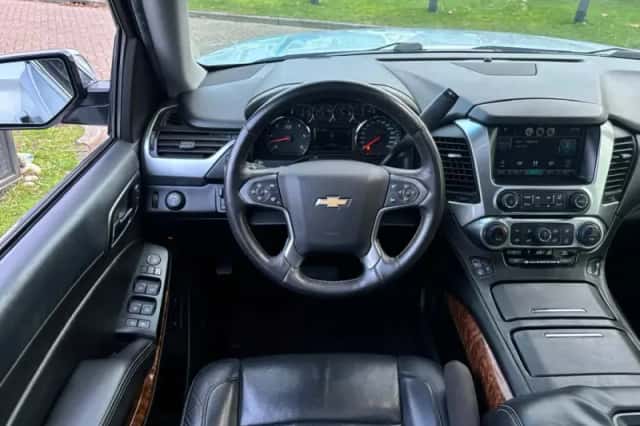 Chevrolet Suburban (2015) thumbnail 11