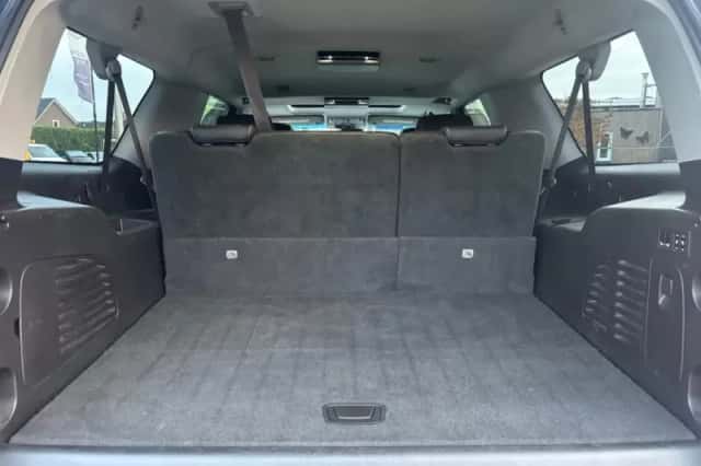 Chevrolet Suburban (2015) thumbnail 13