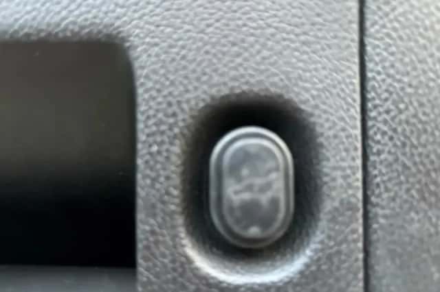 Chevrolet Suburban (2015) thumbnail 14