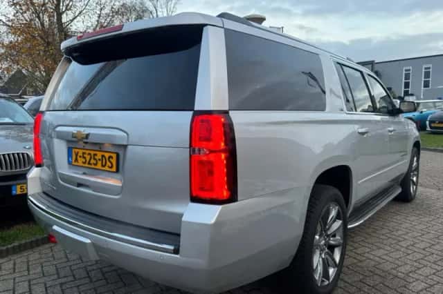 Chevrolet Suburban (2015) thumbnail 16