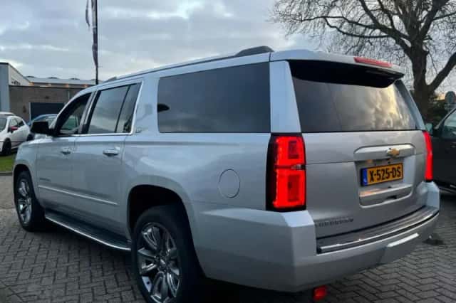 Chevrolet Suburban (2015) thumbnail 18