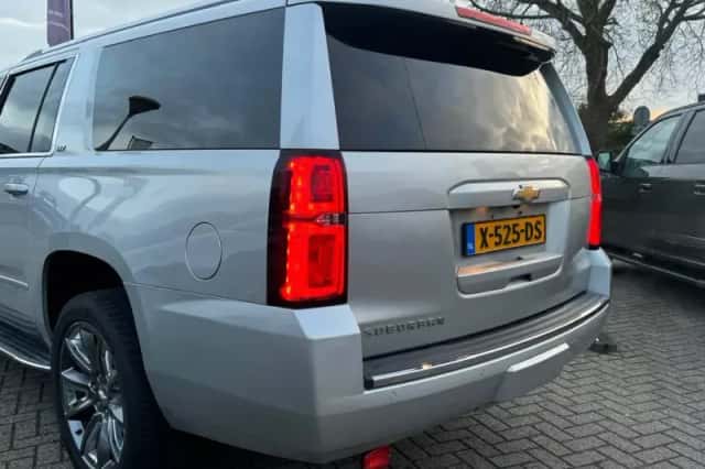 Chevrolet Suburban (2015) thumbnail 19