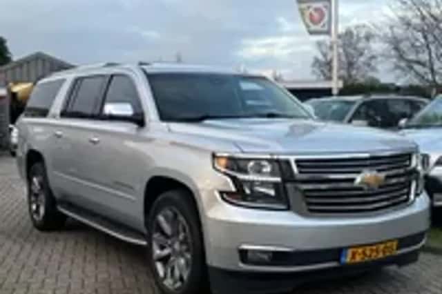 Chevrolet Suburban (2015) thumbnail 21